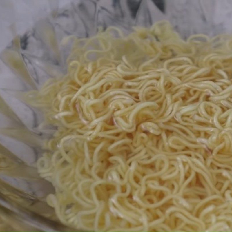 Step 1 Prepare the noodles Fried Noodles with Fried Eggs