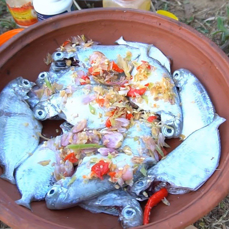 Step 2 Marinate the fish Braised Snakehead Fish with Pepper