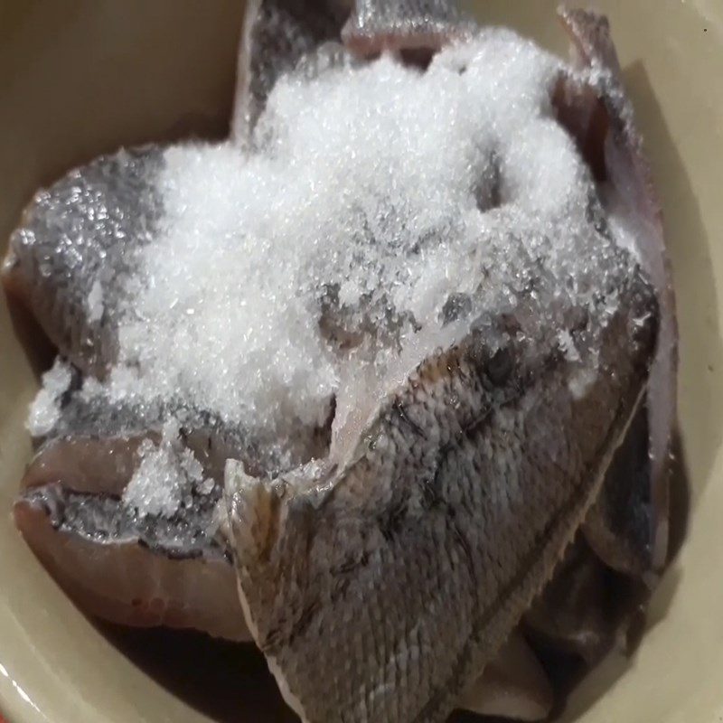 Step 2 Marinate the Flatfish for Braised Flatfish