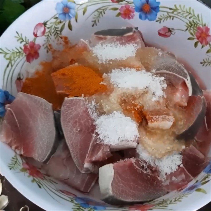 Step 3 Marinating stingray Stir-fried stingray