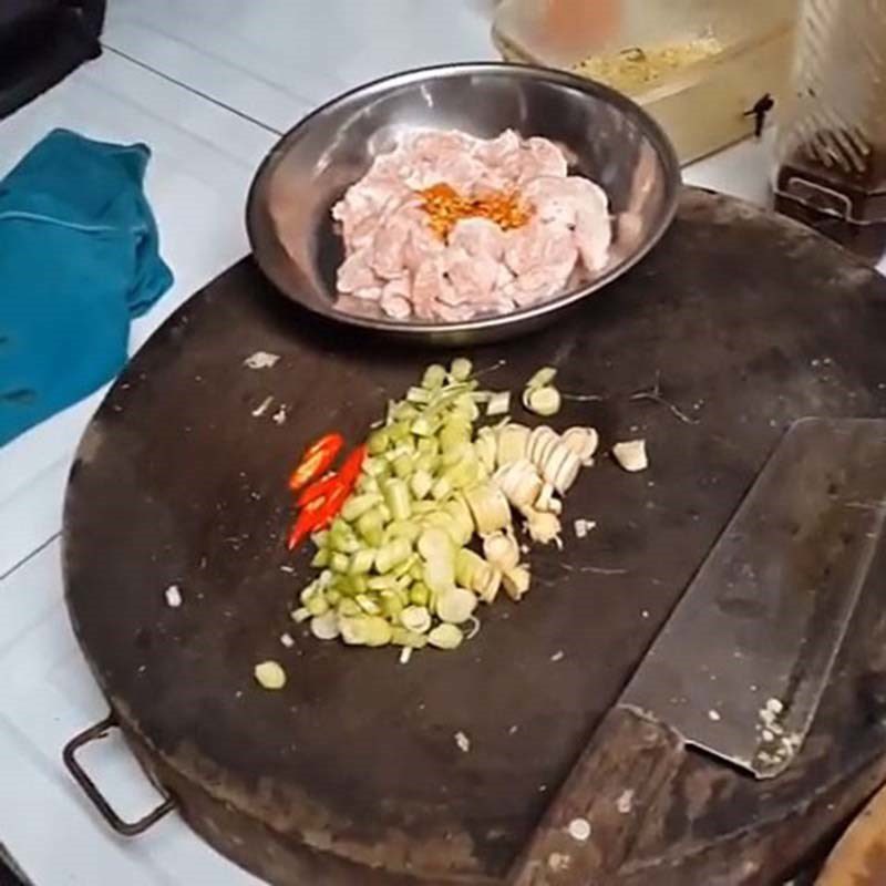 Step 3 Marinate the pork belly Stir-fried Pork Belly with Lemongrass and Chili