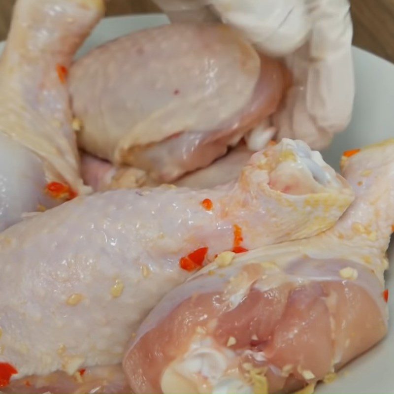 Step 2 Marinate and steam the chicken Fried chicken thighs with fish sauce