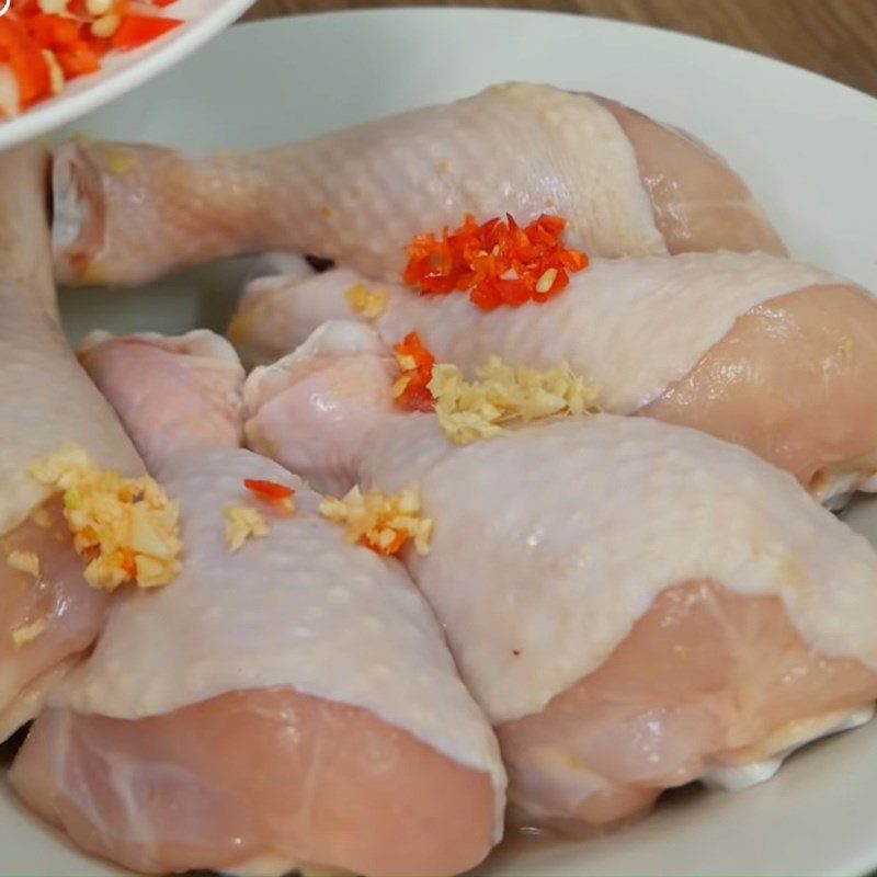 Step 2 Marinate and steam the chicken Fried chicken thighs with fish sauce