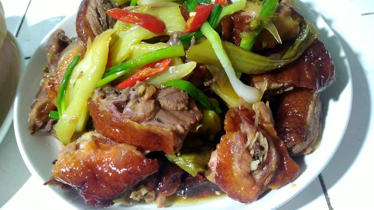 Roasted duck stir-fried with pickled mustard greens