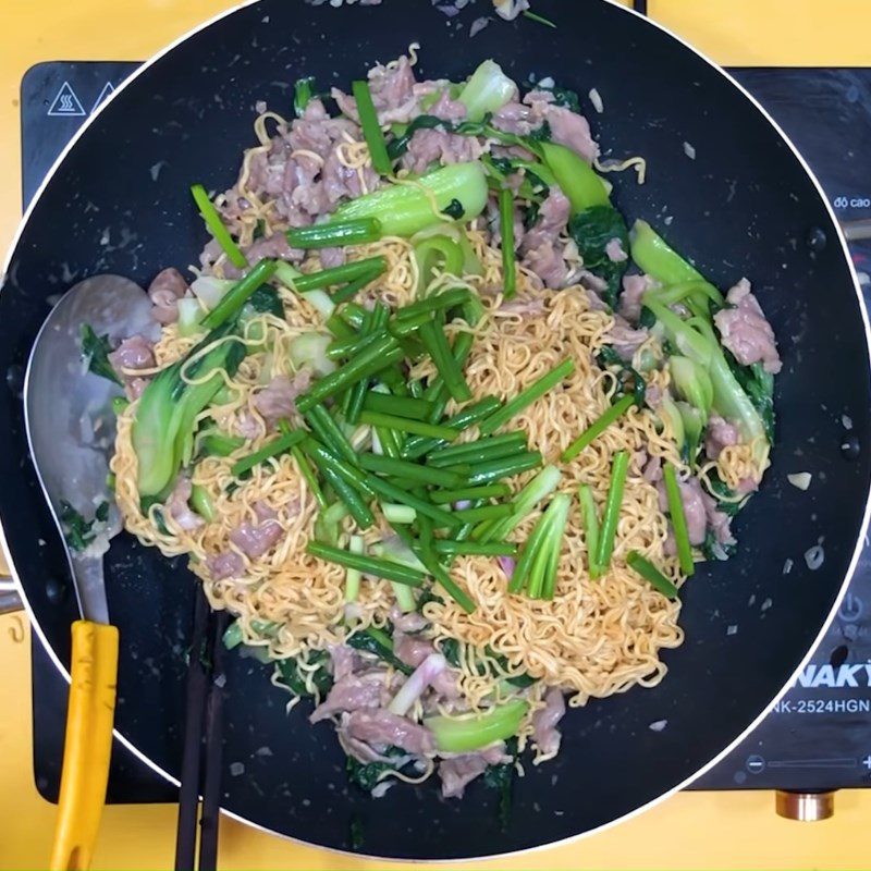 Step 3 Stir-fried beef noodles Stir-fried beef noodles with vegetables