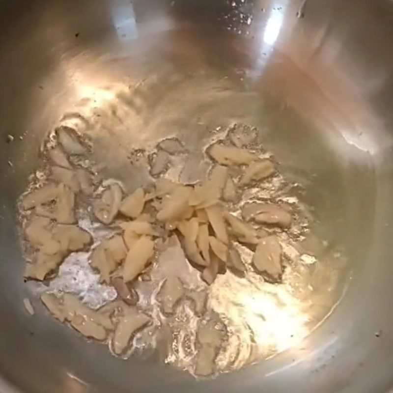 Step 4 Stir-frying the fish Catfish stir-fried with lemongrass