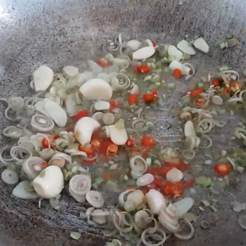 Step 4 Stir-frying fish Stir-fried stingray