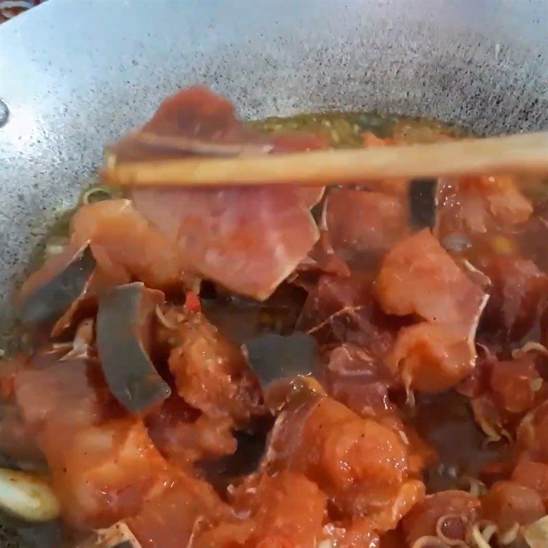 Step 4 Stir-frying fish Stir-fried stingray