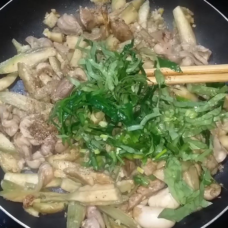 Step 4 Stir-fried chicken intestines with green bananas Stir-fried chicken intestines with green bananas