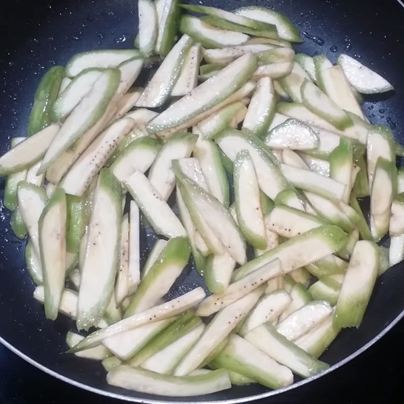 Step 4 Stir-fried chicken intestines with green bananas Stir-fried chicken intestines with green bananas