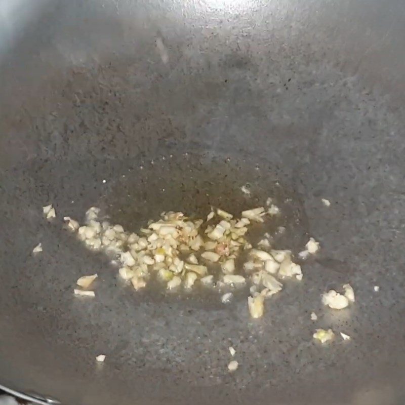 Step 2 Stir-fry the chicken gizzards Stir-Fried Chicken Gizzards with Straw Mushrooms