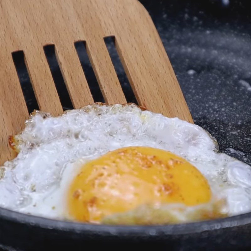 Step 3 Stir-fried noodles Stir-fried noodles with fried egg