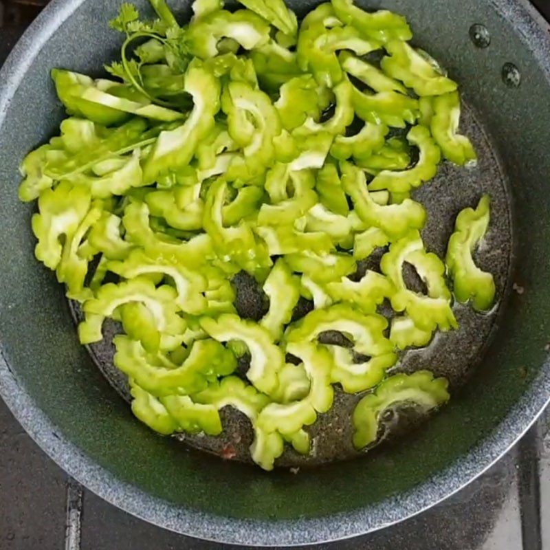 Step 4 Sautéed Bitter Melon with Chicken Intestines Sautéed Bitter Melon with Chicken Intestines