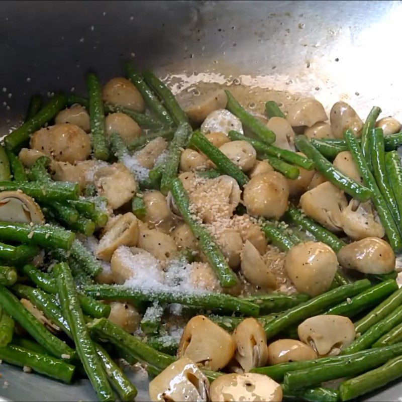 Step 2 Stir-fry mushrooms Stir-fried straw mushrooms with long beans