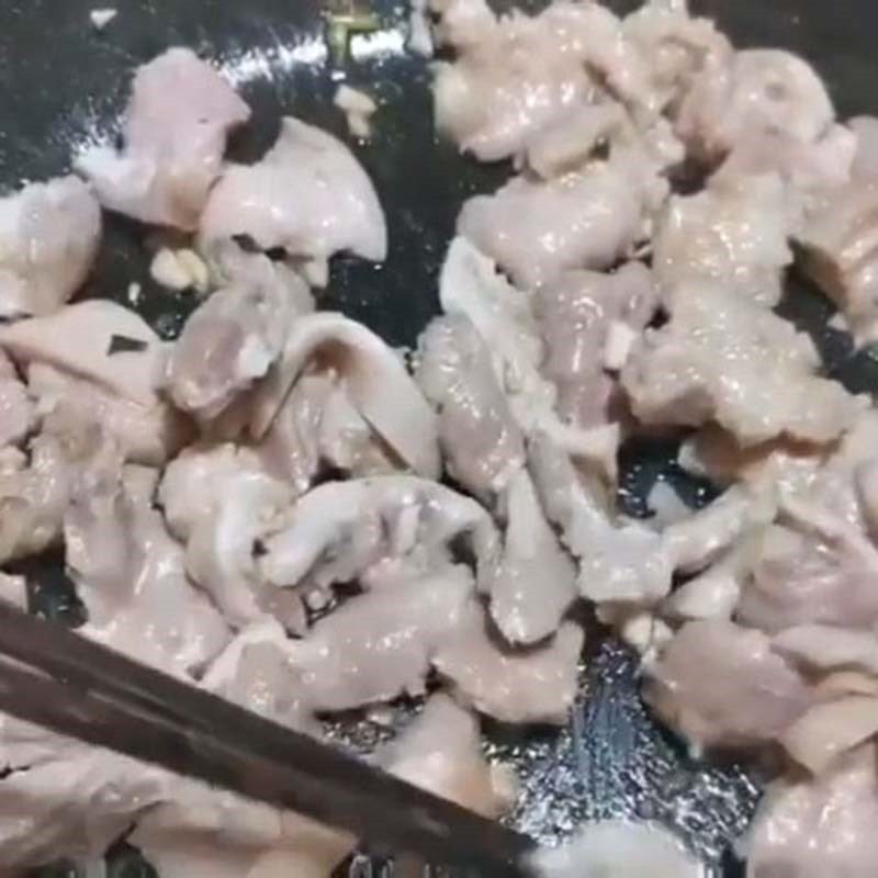 Step 3 Stir-fried Pork Intestines Stir-fried Pork Intestines with Garlic