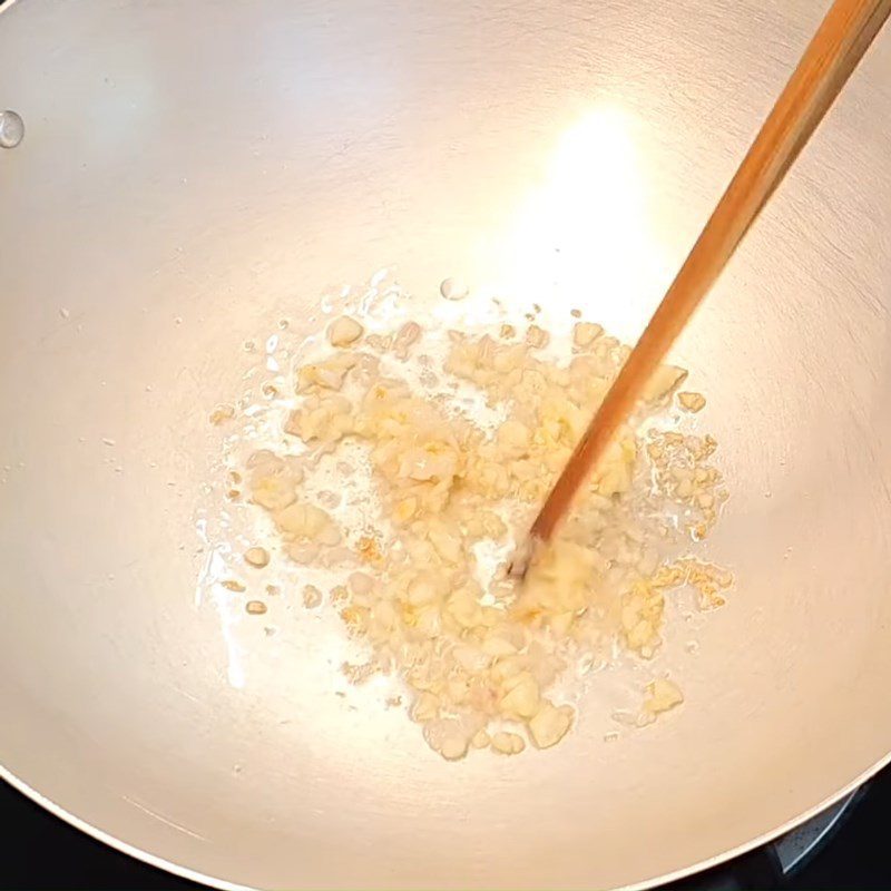 Step 4 Stir-fry straw mushrooms Straw mushrooms stir-fried with gourd