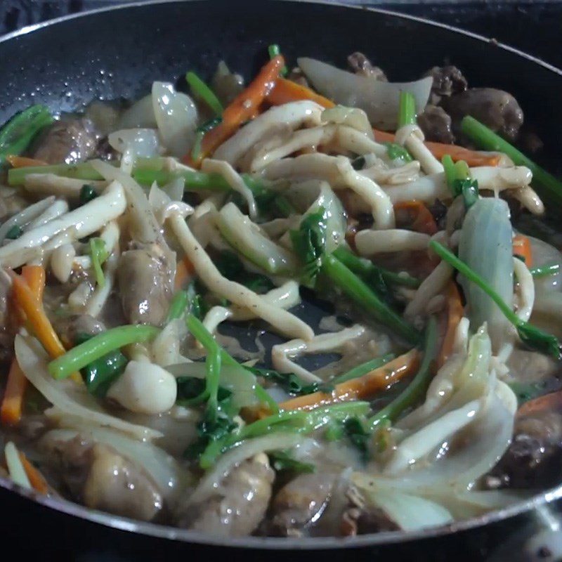 Step 3 Stir-fried Pho Chicken Heart