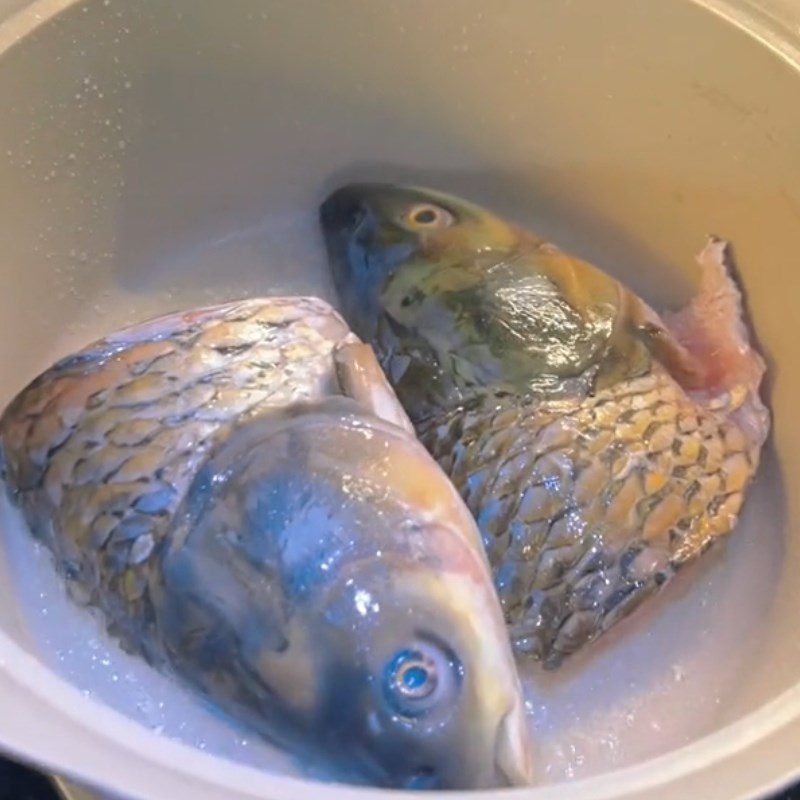 Step 2 Sauté the ingredients for Sour Bamboo Shoot Fish Soup with Carp