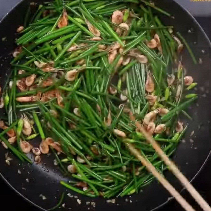 Step 3 Sautéed Shrimp with Chives Sautéed shrimp with chives