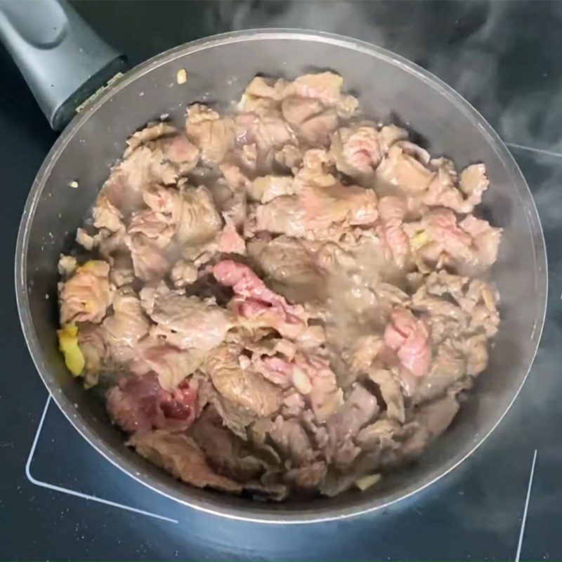 Step 4 Stir-fry beef Colorful beef salad