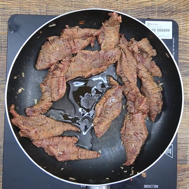 Step 3 Stir-fry the beef Shredded beef