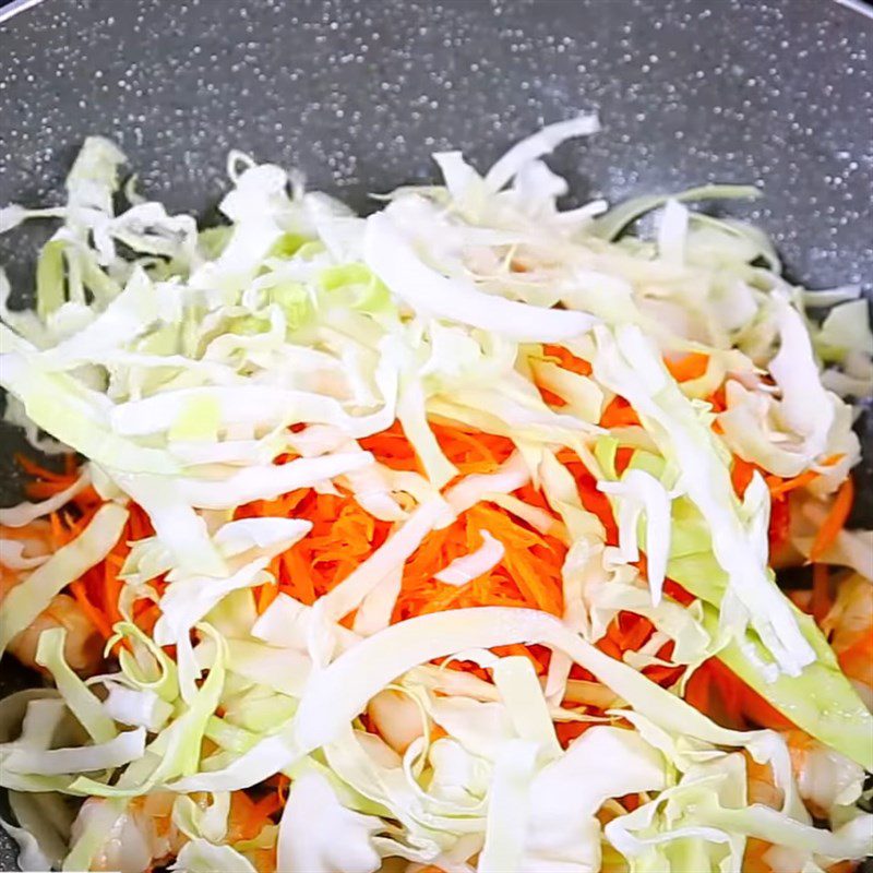 Step 3 Stir-fry shrimp and vegetables Singapore Fried Noodles