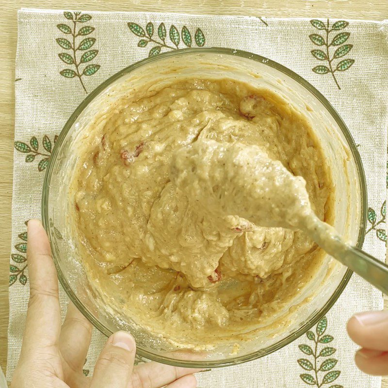 Step 2 Mix the batter for Banana Strawberry Oatmeal Cake using an air fryer