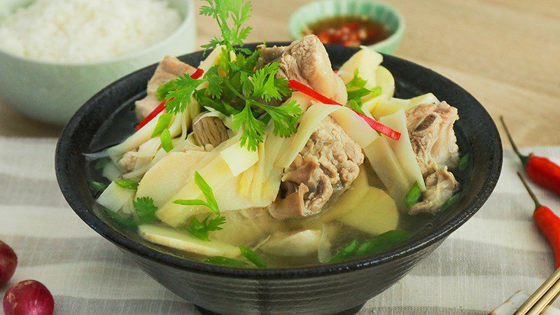 Pork rib soup with bamboo shoots