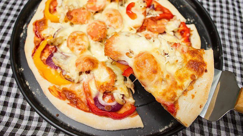 Cheese chicken pizza