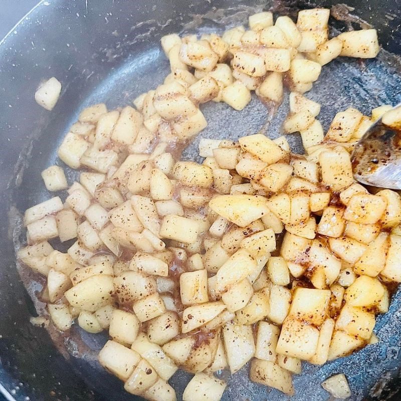 Step 3 Make the cinnamon apple filling Sweet potato cake with cinnamon apple filling