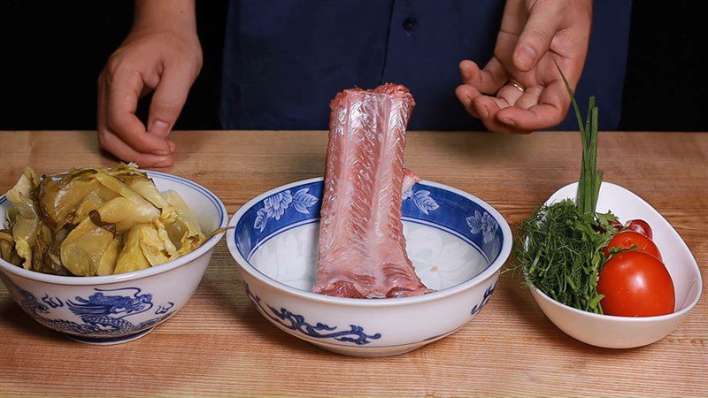 Ingredients for pickled mustard greens soup with spare ribs