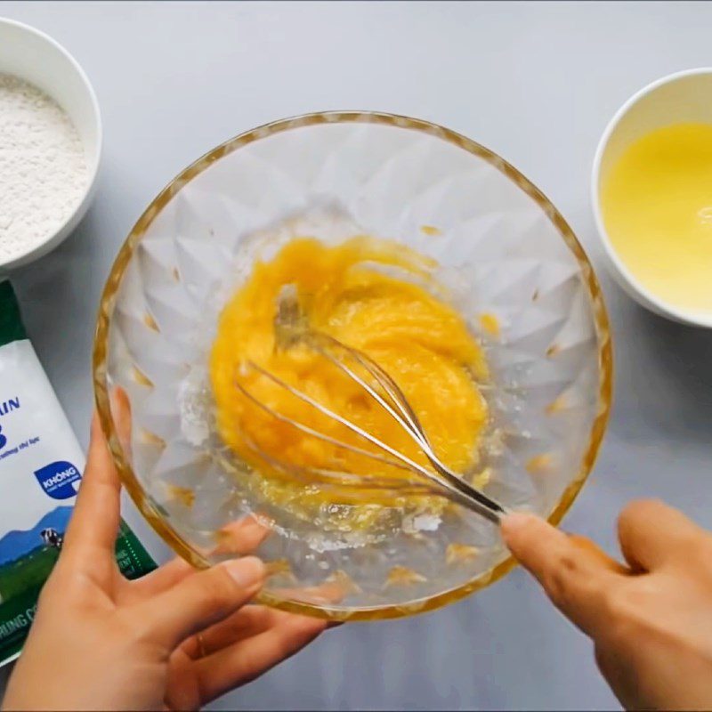 Step 1 Mix the milk mixture Fried Fresh Milk Cake with Flour