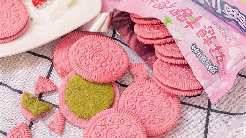 Oreo cherry blossom matcha (Oreo sakura matcha)