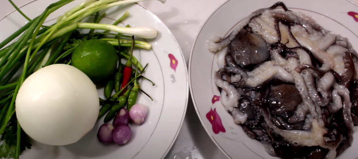 Ingredients for the dish of octopus dipped in vinegar