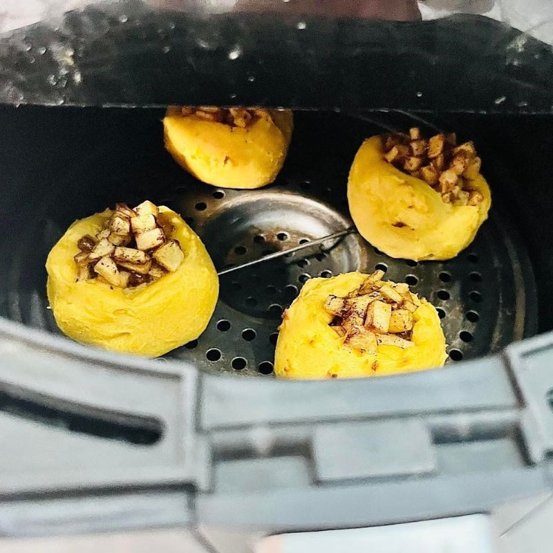 Step 5 Baking the sweet potato cake Baked sweet potato cake with cinnamon apple filling