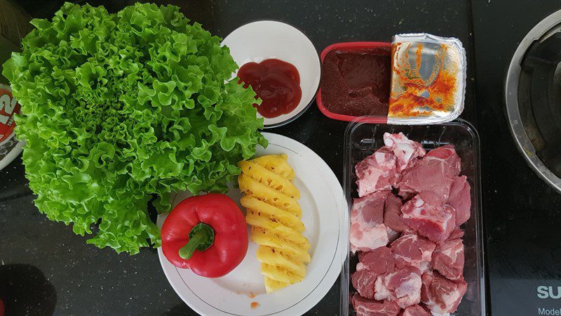 Ingredients for sour and spicy stir-fried ribs