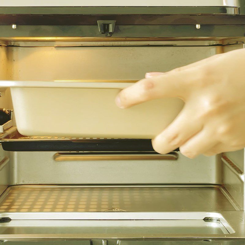 Step 3 Bake the cake for Banana Strawberry Oatmeal Cake using an air fryer