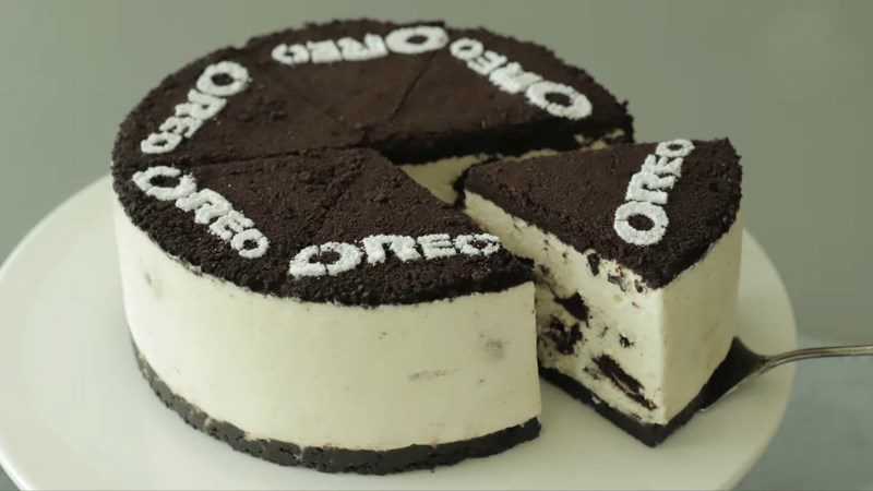 Traditional oreo cheesecake