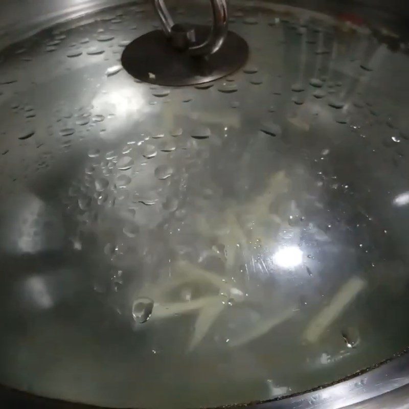 Step 2 Cooking soup Fish cake and radish soup