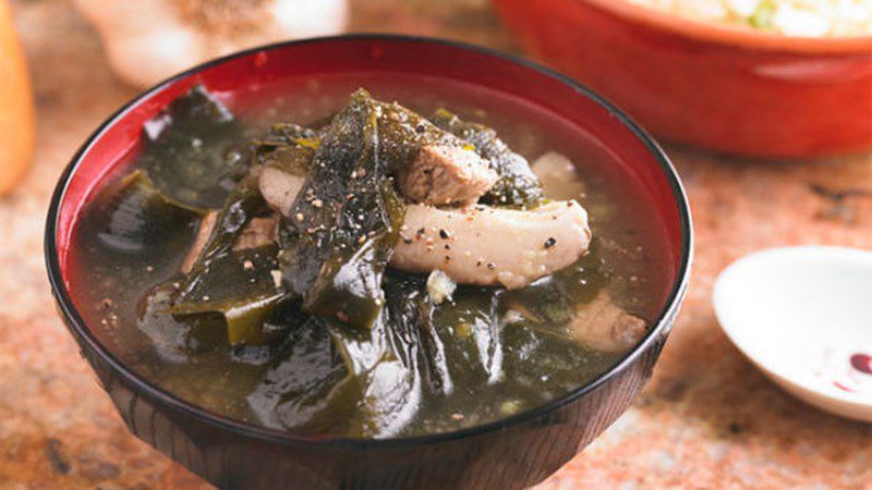 Seaweed soup with pork ribs