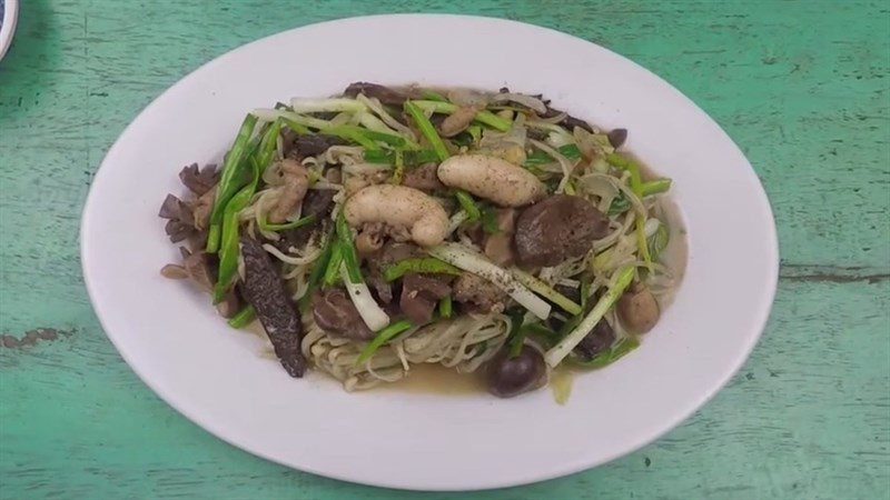 Chicken gizzard stir-fried with mushrooms