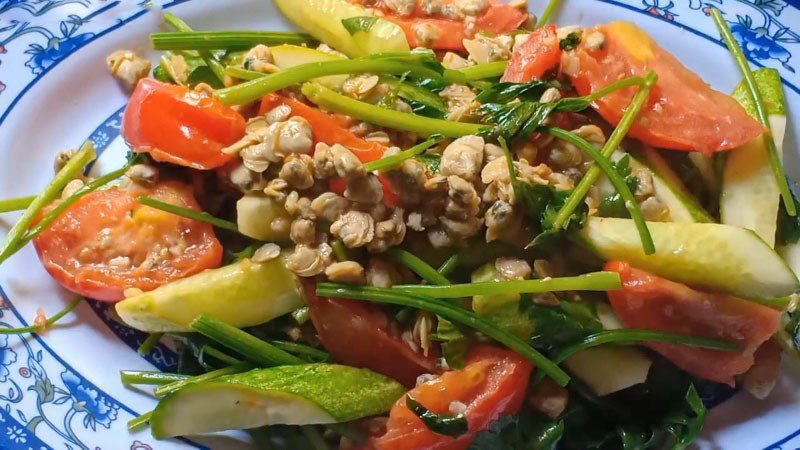 Stir-fried clams with cucumber