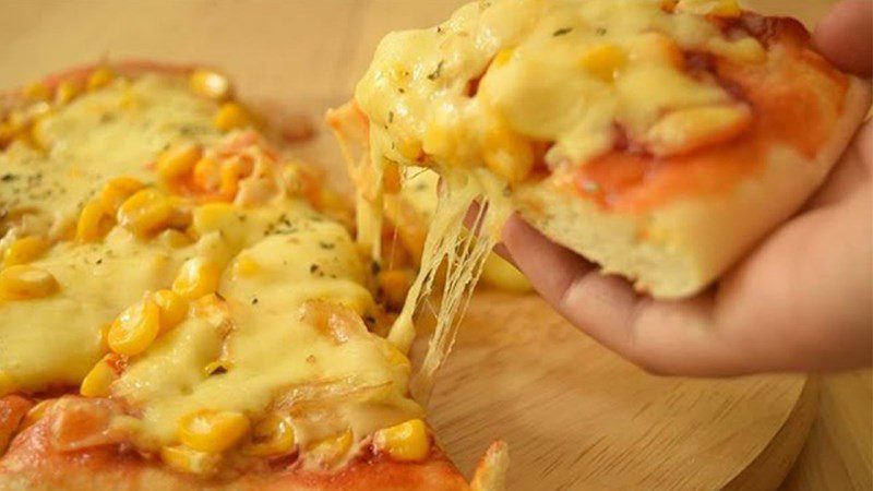 Cheese corn pizza