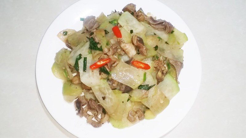 Chicken gizzard stir-fried with kohlrabi