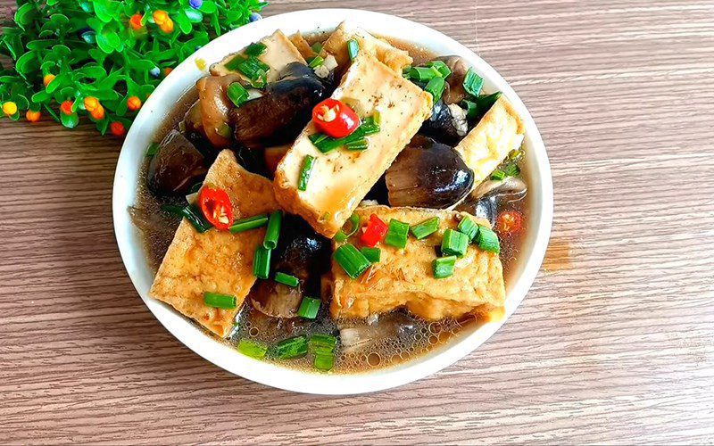 Fried tofu with straw mushrooms vegetarian