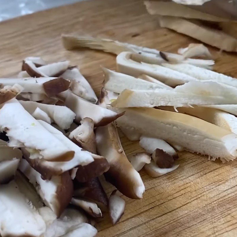 Step 2 Prepare bok choy Abalone stir-fried with shiitake mushrooms