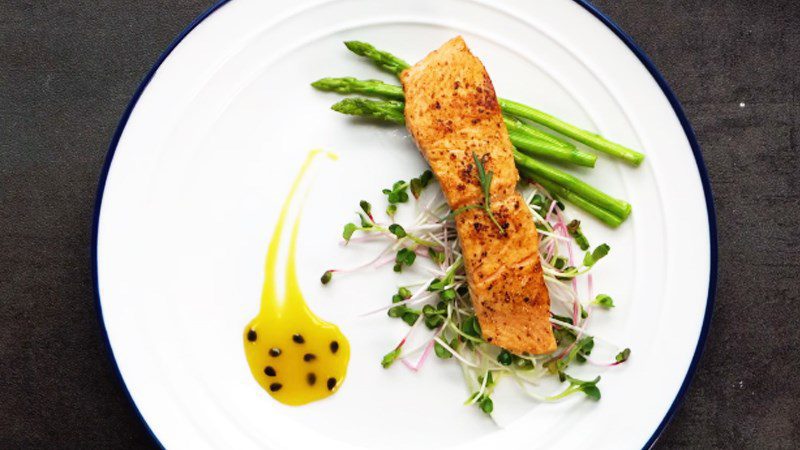 Grilled salmon with passion fruit sauce