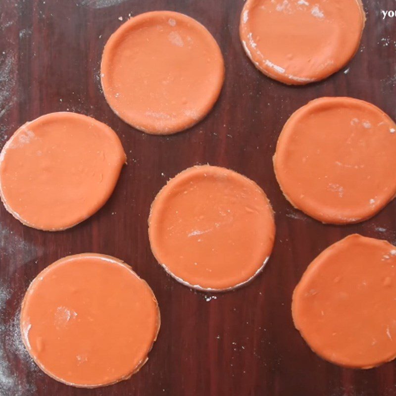 Step 4 Roll the dough and shape the wrapper for rose-shaped dumplings with meat filling