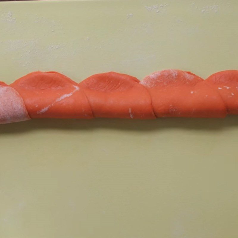 Step 5 Wrapping the rose-shaped dumplings with meat filling