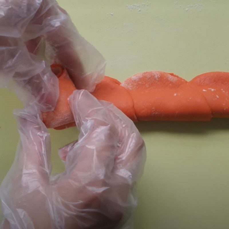 Step 5 Wrapping the rose-shaped dumplings with meat filling